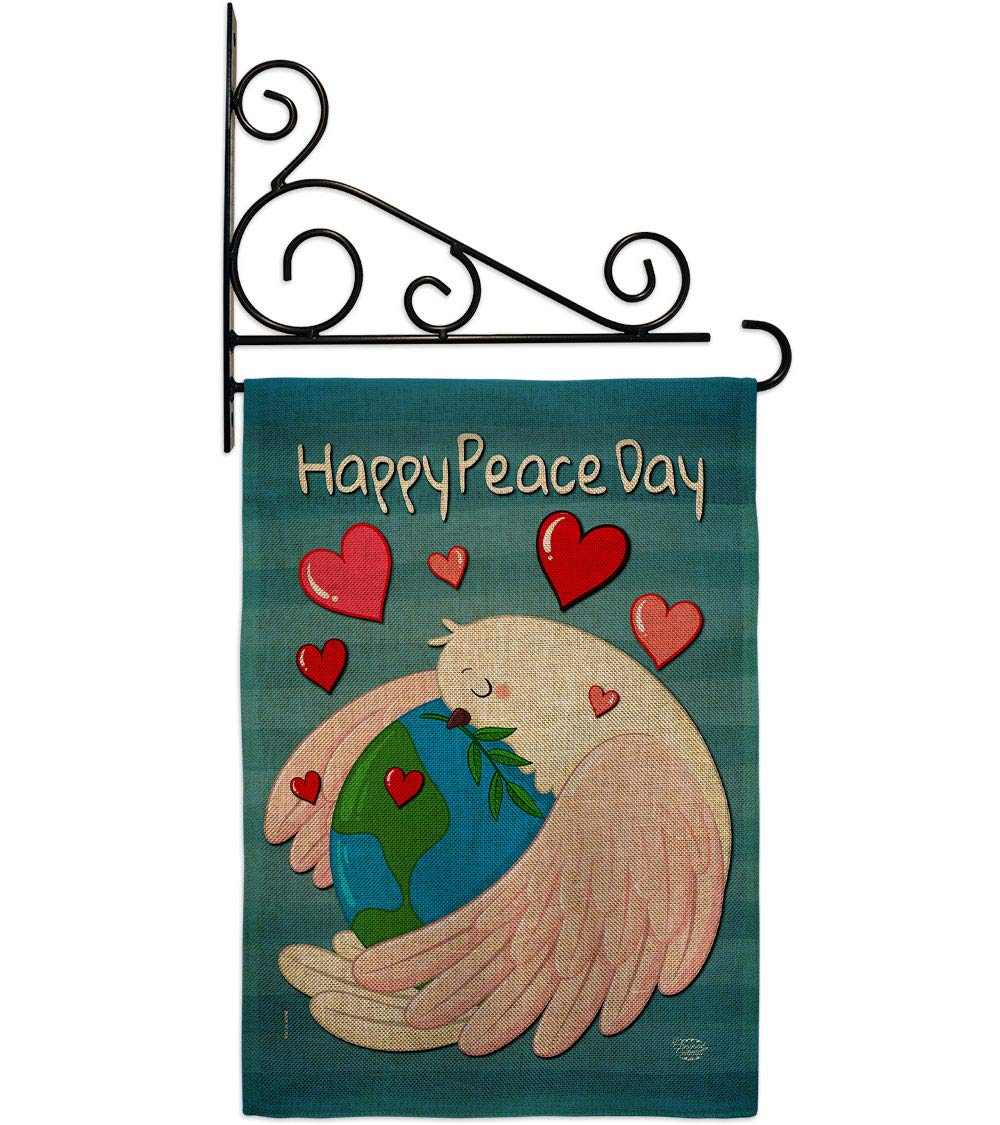 Happy Peace Day Burlap Burlap Garden Flag Set Wall Holder Sweet Life Earth Support Environmental Protection Small Decorative Gift Yard House Banner Double-Sided Made In USA 13 X 18.5