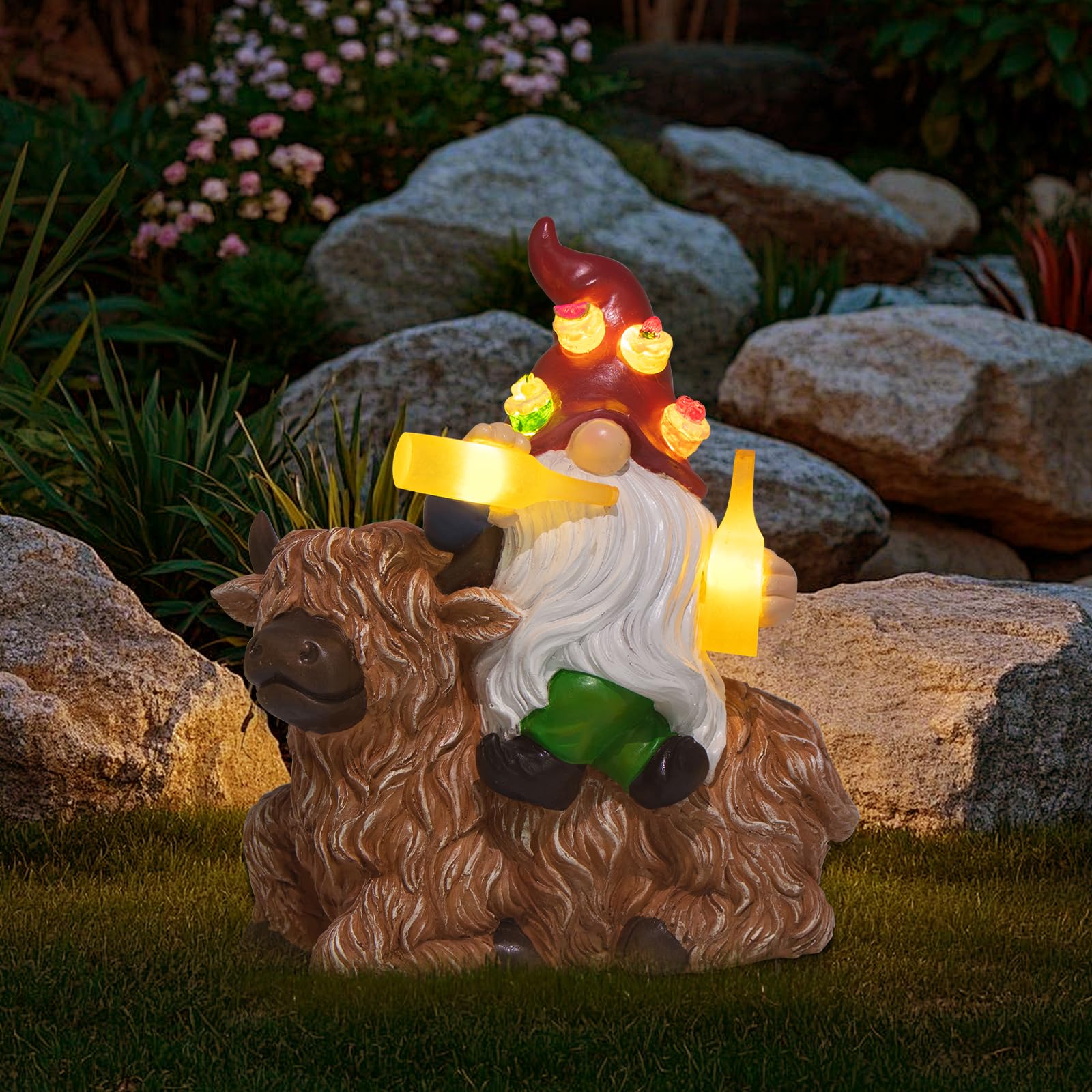 Waterproof Resin Gnome Statue with Solar Lantern, Outdoor Lawn Patio Decor Ornament